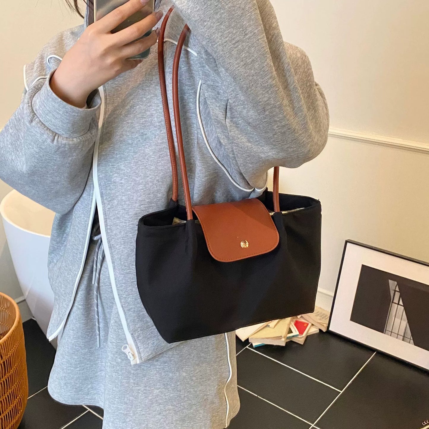Longchamp Elegant Shoulder Bag