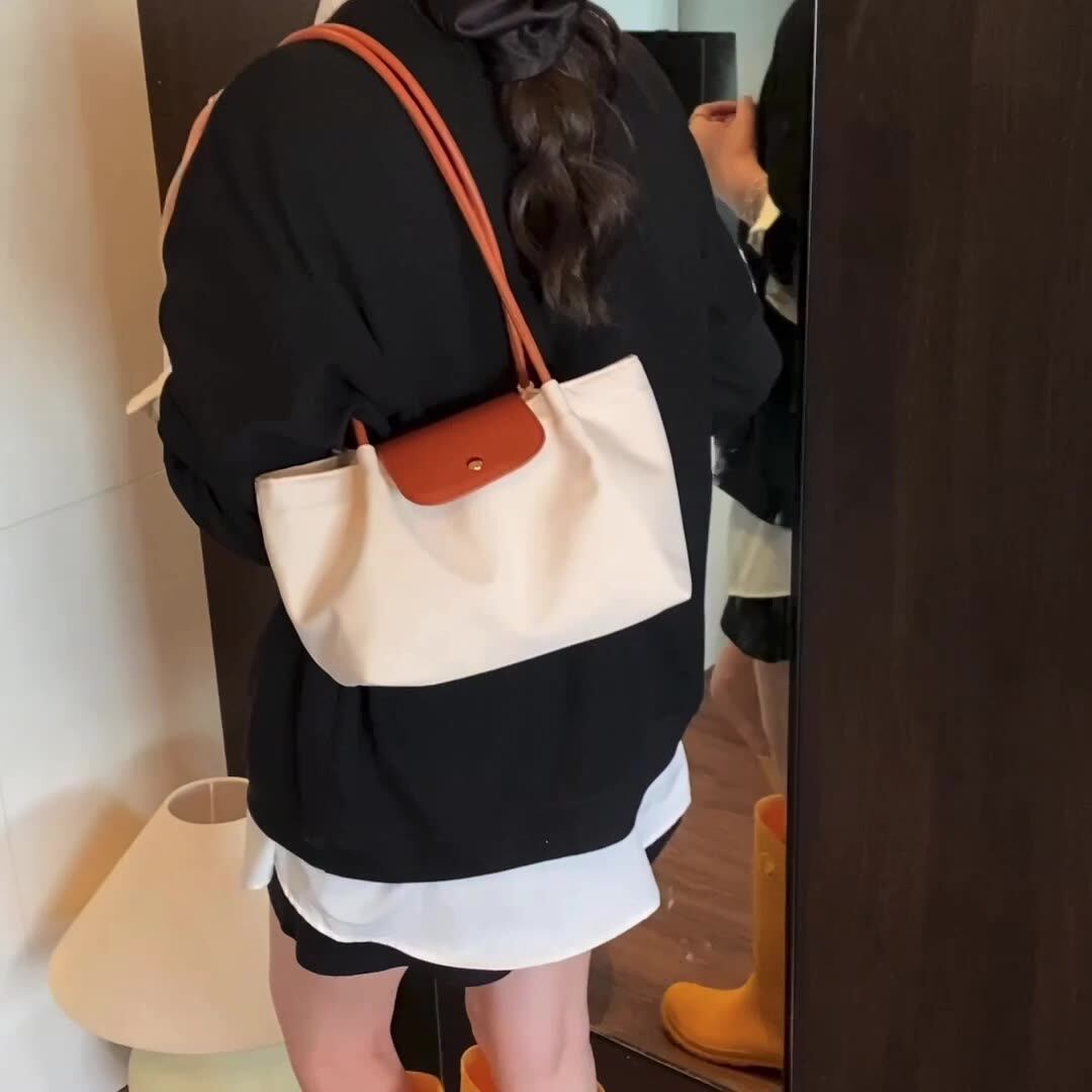 Longchamp Elegant Shoulder Bag